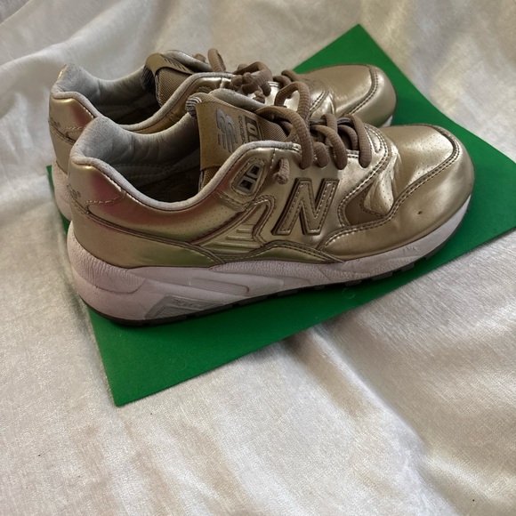 New Balance 580 Gold Precious Metal Olympic Edition Size 6.5 Retro Running Shoe - Picture 6 of 7